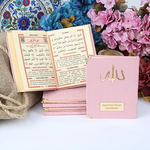 Kadife Kaplı Yasin Kitabı (Çanta Boy 12×16, 128 Sayfa) Allah Lafızlı, İsim Baskılı-Bebek Pembesi