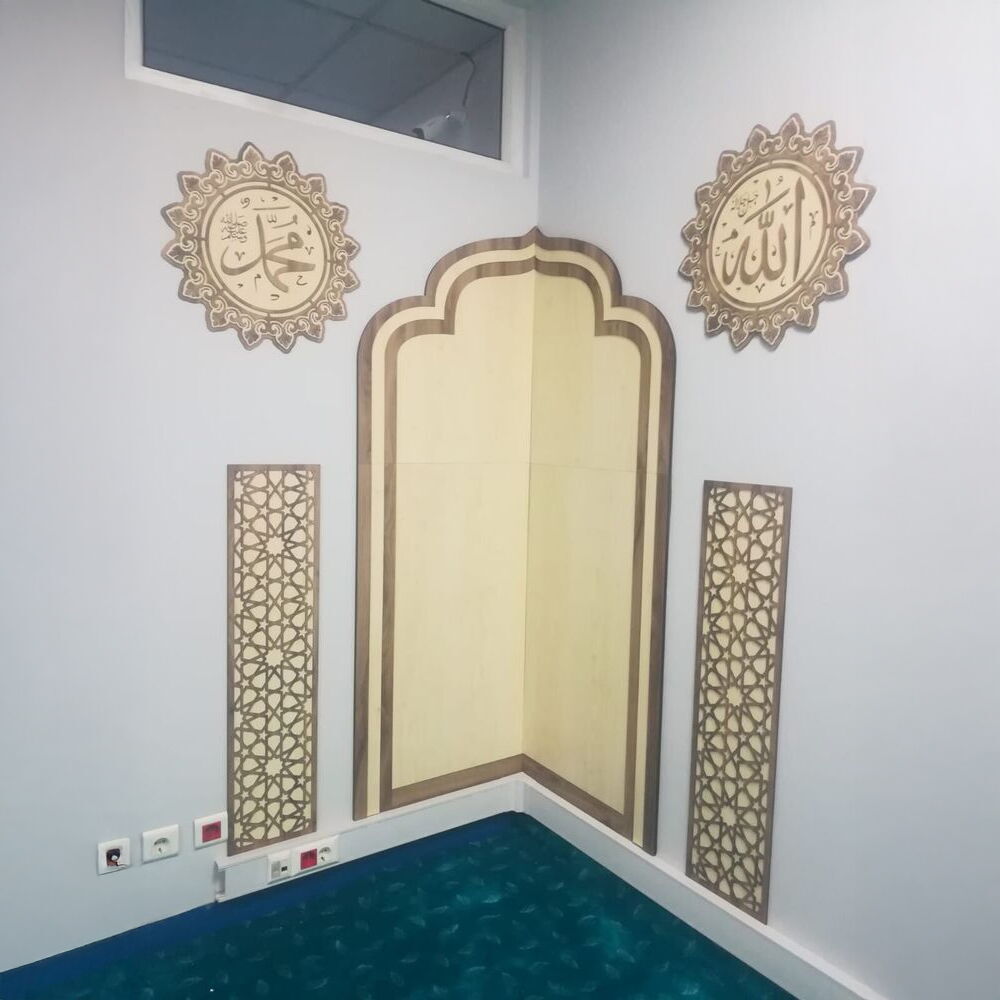 Mescit ve Evler için Portatif Mihrab Mihrabın (orta kısmı 120cm x 175cm Yan parçalar 25cm x 100cm)