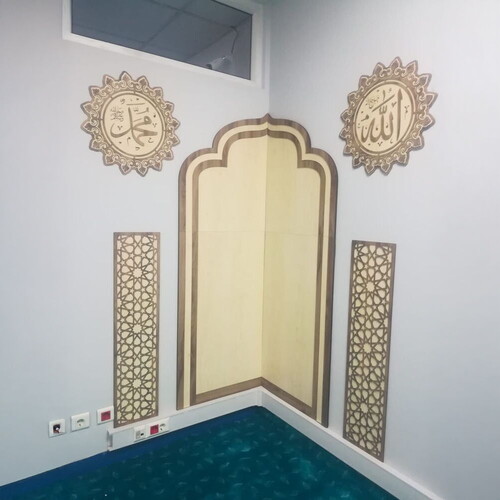 Mescit ve Evler için Portatif Mihrab Mihrabın (orta kısmı 120cm x 175cm Yan parçalar 25cm x 100cm)