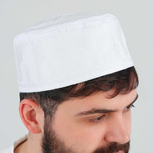 Mevlidhan Namaz Takkesi Topbaş Hafız Nakış İşlemeli Beyaz